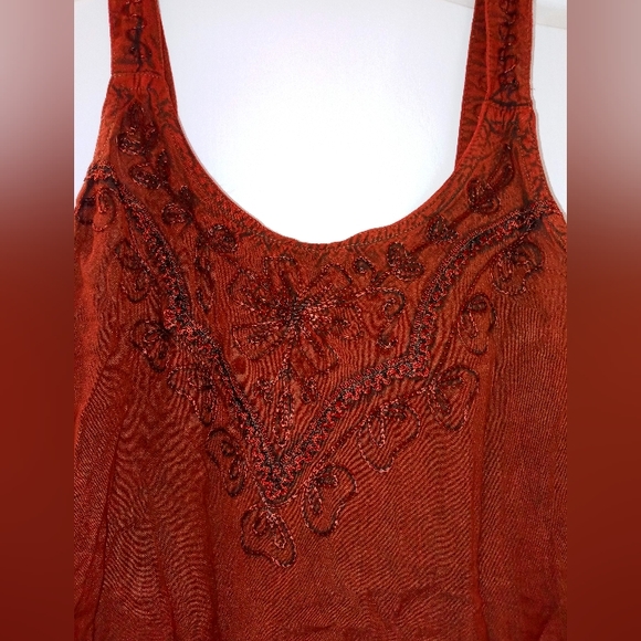An Earthbound Training Company flowy dark red top with a beautiful design. - Picture 2 of 3